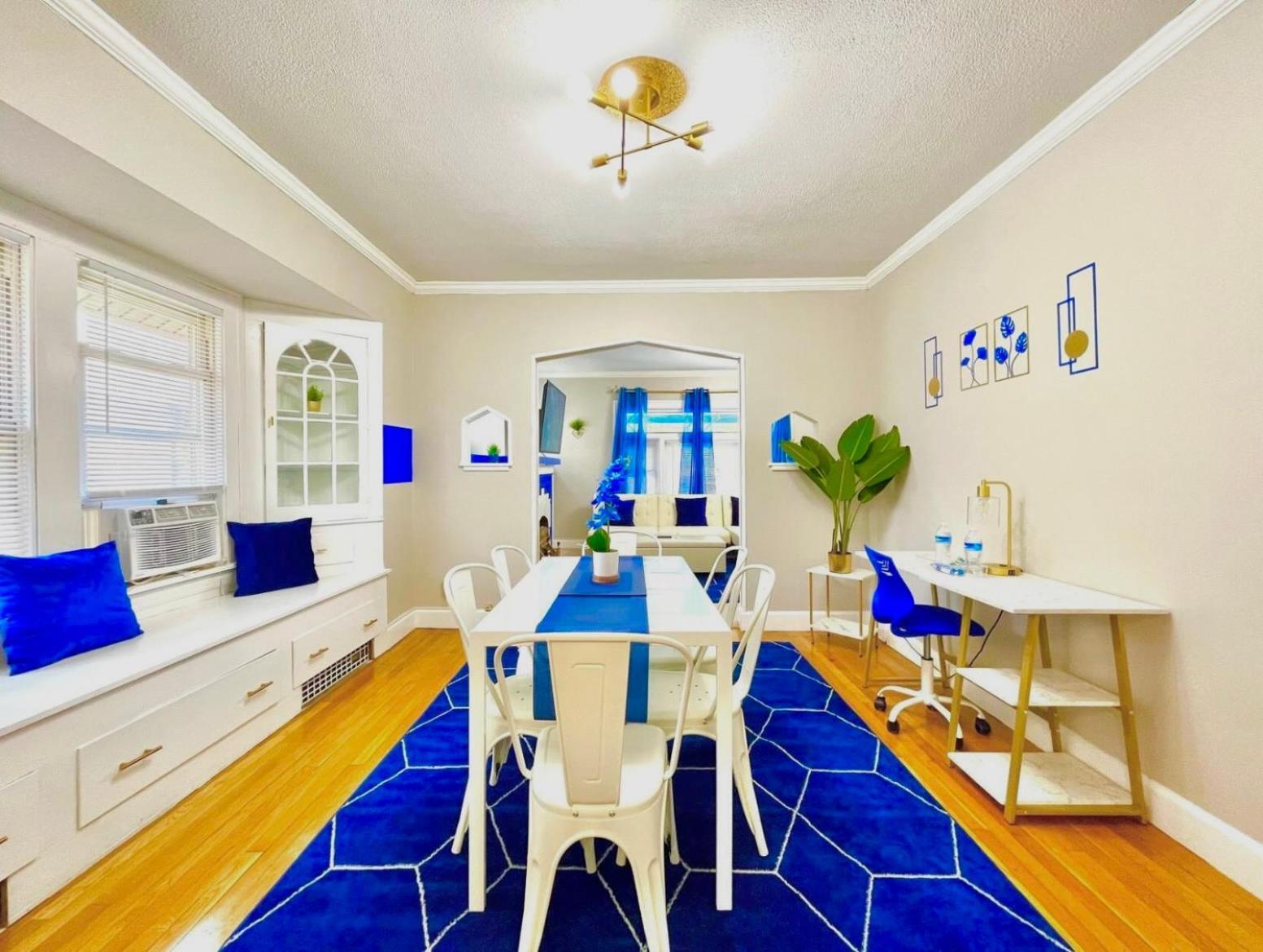 The Sapphire Haven - Your Old Brooklyn Oasis Awaits Families, Couples, Business Travelers Near Downtown With Parking, 300 Mb Wifi & Self Check-In Cleveland Exteriör bild